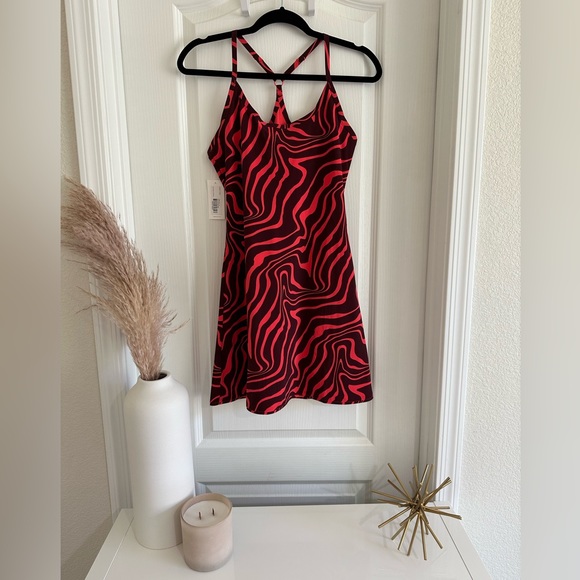 NWT Outdoor Voices The Exercise Dress 2.0 Poppy Swirl Small - Picture 1 of 9